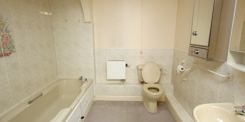 Flat 8 Melton Court, 37 Lindsay Road, Branksome Park, Poole, BH13 6BH