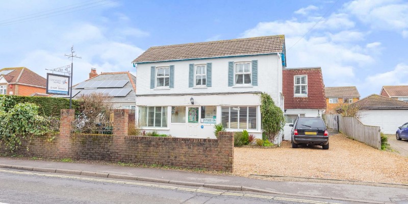 Four Winds Guest House, 17 Station Road, Southampton, SO31 7GJ