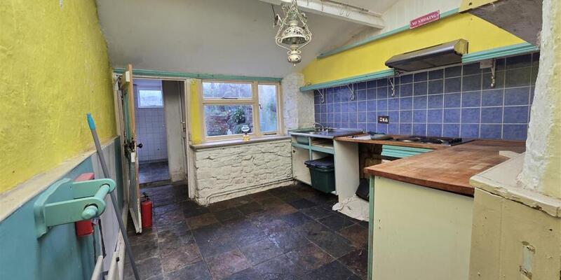 70 Bridge Street, Sturminster Newton, DT10 1BZ