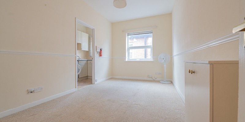 Flat 13, 156 Hill Lane, Southampton, SO15 5ND