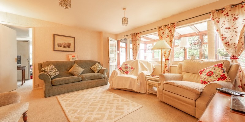 Four Winds Guest House, 17 Station Road, Southampton, SO31 7GJ